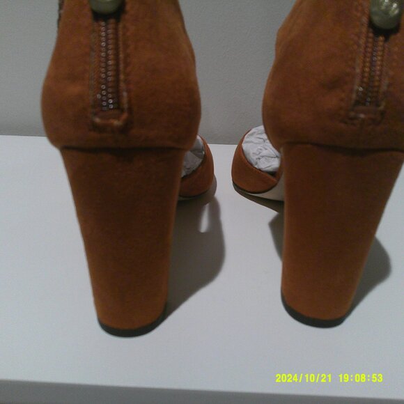 Adrienne Vittadini Umber Suede Pump - Picture 6 of 8